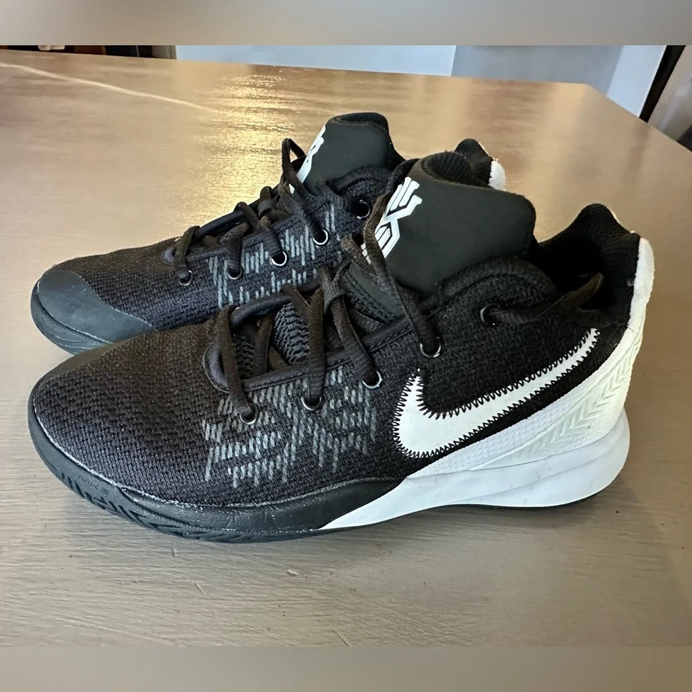 Nike Kyrie Flytrap 2 GS Black White Basketball Shoes AQ3412-001 4.5Y / Womens 6